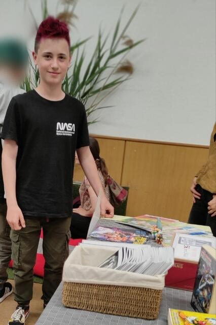 Das eigene Manga des Schülers sorgte für überwältigendem Andrang an seinem Stand. | Foto: Sandra Woelk