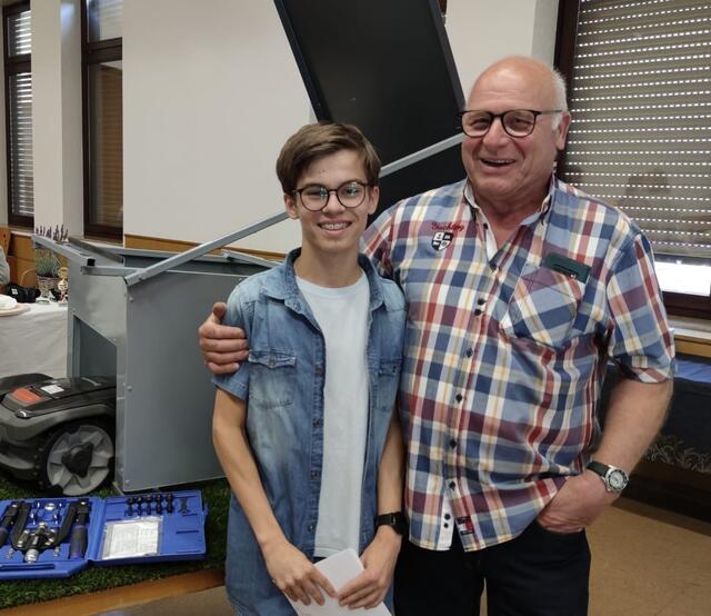 Mährobotergarage: Schüler mit Großvater als Mentor | Foto: Isabell Kreher