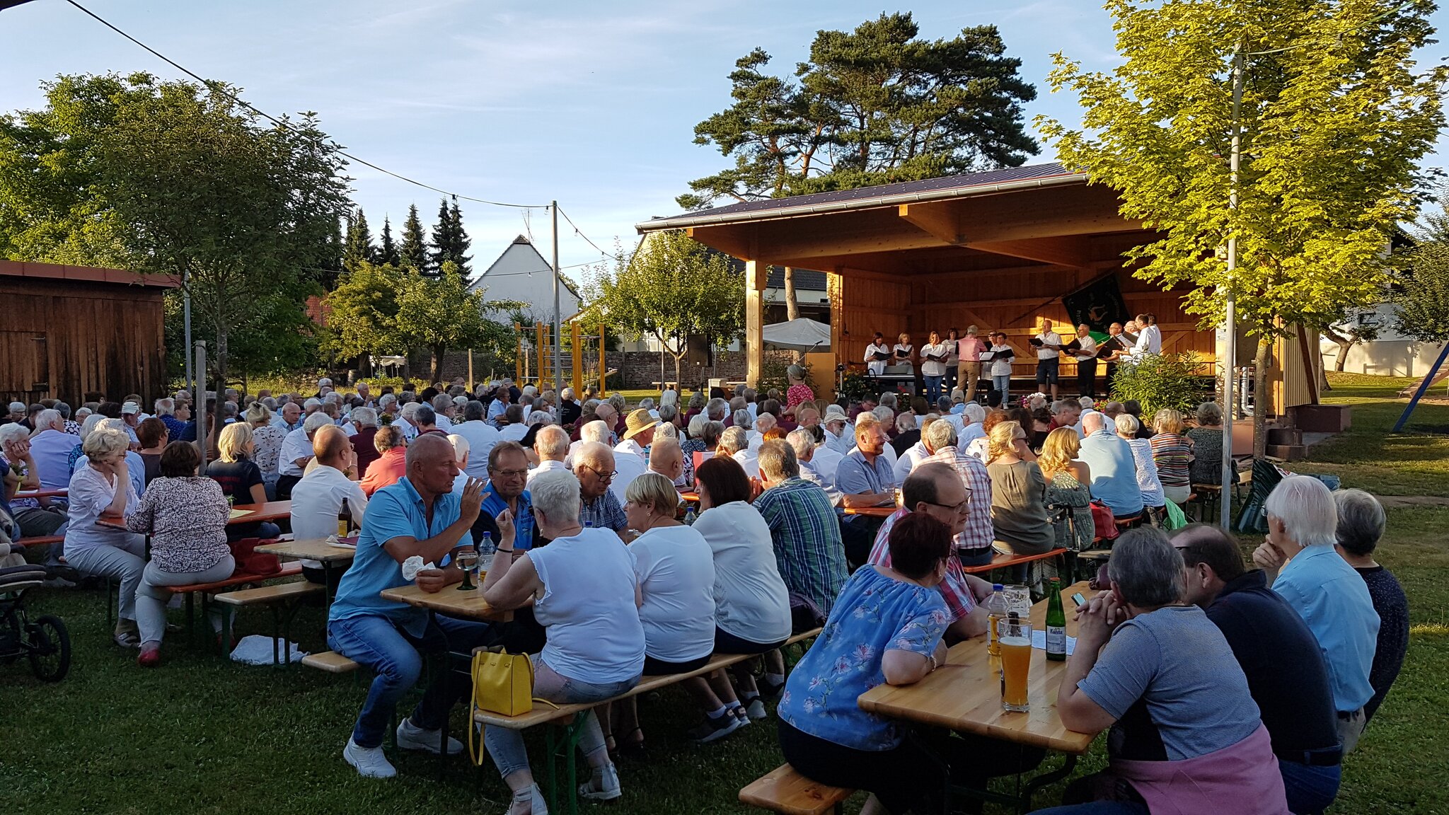 Gut Wieder Hier Zu Sein Noten Pdf Röllbacher Chöre: "Gut, wieder hier zu sein" - Serenade im Pfarrgarten