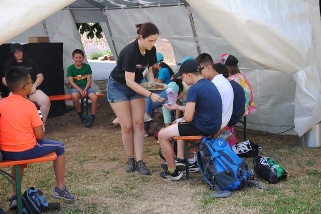 Beim Workshop „Schokolade“ konnten die Kinder der Grundschule Miltenberg fair produzierte und gehandelte Schokolade probieren. | Foto: Andrea Kaller-Fichtmüller