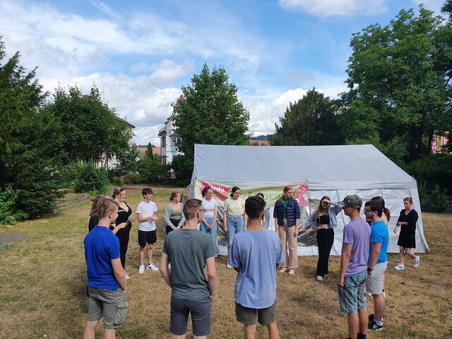 Die Schülerinnen und Schüler des Johannes-Butzbach-Gymnasiums diskutieren zum ihrem Workshop-Thema. | Foto: Björn Bülles