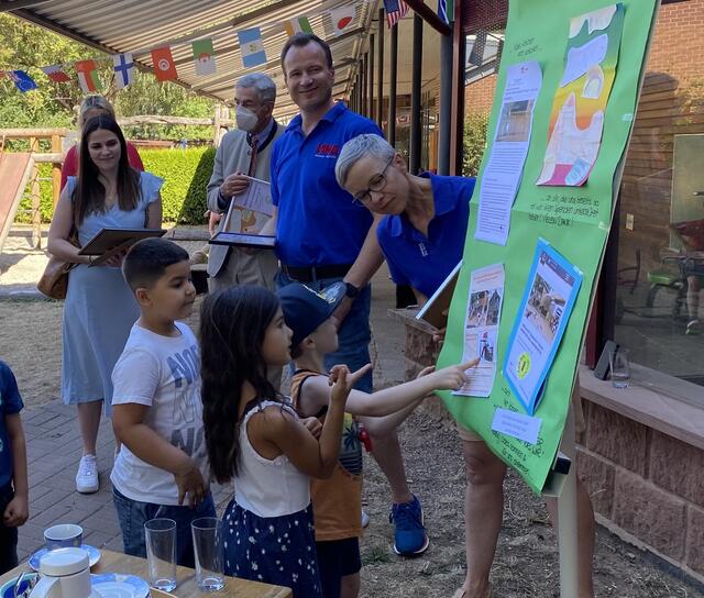 Begeistert erzählen die Kinder von dem neuen "Feuerfisch" der bald installiert wird. | Foto: Kath. Kindergarten Traumland