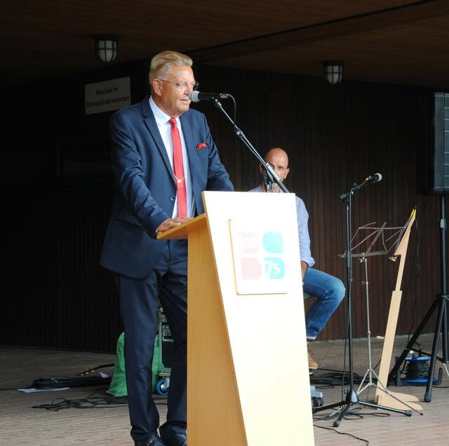 Günther Oettinger vertrat den Landrat.