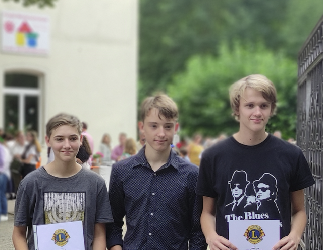 Die drei Besten wurden vom Lions Club Main-Spessart Obernburg ausgezeichnet.  | Foto: Sandra Woelk