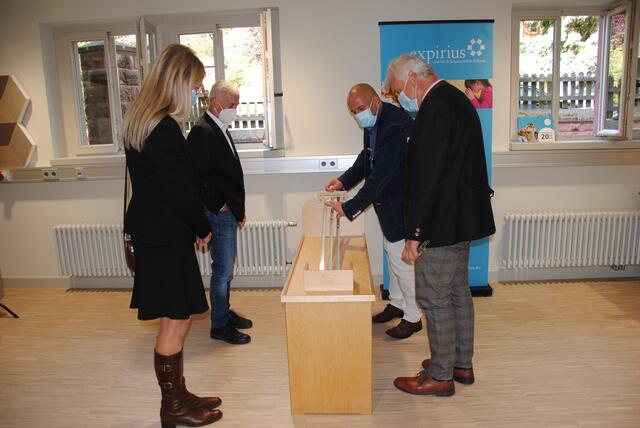 Im Kutscherhaus auf dem Gelände der Villa Schulz in Amorbach entsteht derzeit die etwa 150m² große MimO Forscherwerkstatt (Archivbild Einweihung Villa Schulz im Oktober 2021). | Foto: Andrea Kaller-Fichtmüller