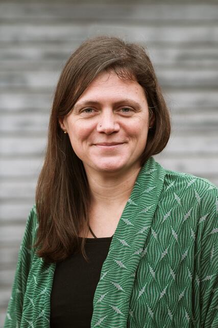 Annika Schirmer, Naturwissenschaftlerin und projektverantwortliche Stiftungs-Mitarbeiterin Schülerforschungszentrum Odenwald | Foto: Joachim &amp; Susanne Schulz Stiftung / Dirk Spoerer