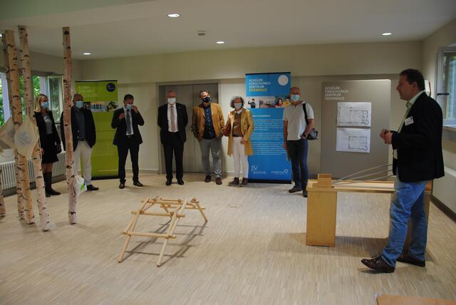 Im Kutscherhaus auf dem Gelände der Villa Schulz in Amorbach entsteht derzeit die etwa 150m² große MimO Forscherwerkstatt (Archivbild Einweihung Villa Schulz im Oktober 2021). | Foto: Andrea Kaller-Fichtmüller