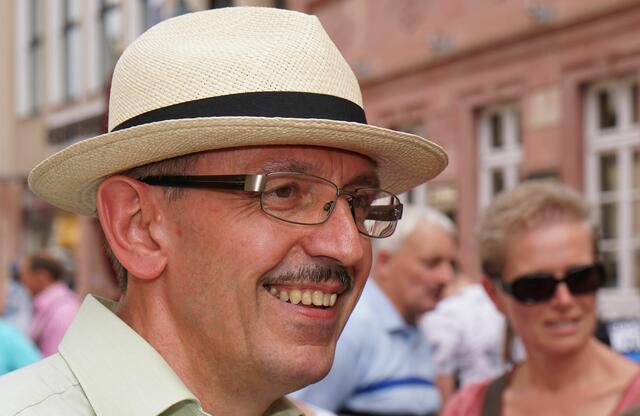 Wolfgang Farrenkopf aus Miltenberg freut sich auf die Messe, auf den Messe-Einzug, auf die Musik und hat viele Erinnerungen an frühere Zeiten!