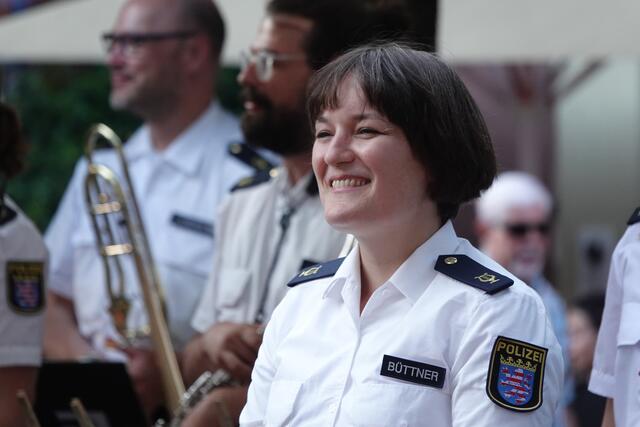Professionell auf mehreren Ebenen: Musikerin und Moderatorin Julia Büttner. 