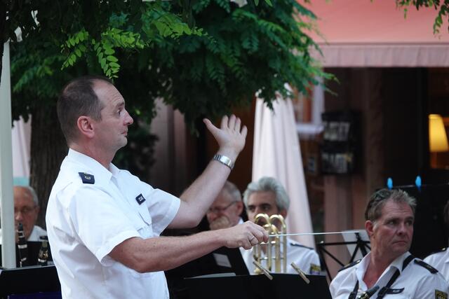 Dirigent Laszlo Szabo in seinem Element. 