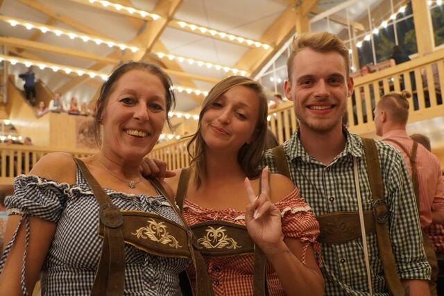 Das Wochenende rückt näher und leider auch das Finale des wohl größten Volksfestes am Untermain. 

Also werden die restlichen Tage, Abende und Nächte noch so richtig genossen! 