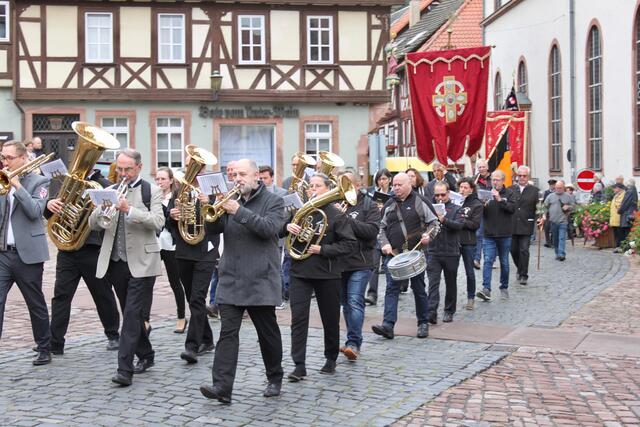 Kirchenparade zum Alten Rathaus, musikalisch begleitet von der Stadtkapelle Miltenberg | Foto: Martin Winkler