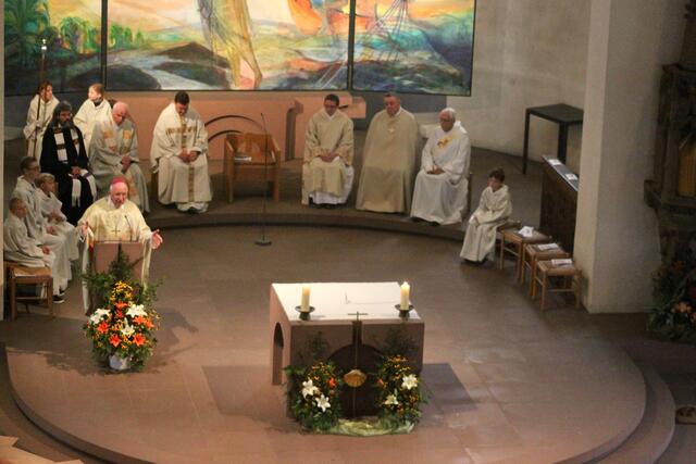 Weihbischof Ulrich Boom bei seiner Predigt im Rahmen des Festgottesdienstes in der Pfarrkirche St. Jakobus | Foto: Martin Winkler