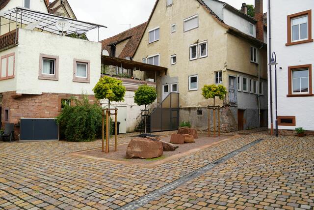 
Stationen waren beispielsweise ...

der nachdenklich stimmende Synagogenplatz,
die traurigen Geschichten der Verfolgung jüdischer, engagierter Mitbürger ...