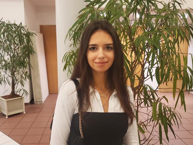 Sina Gandara hat die Ausbildung zur Friseurin als Innungsbeste abgeschlossen.