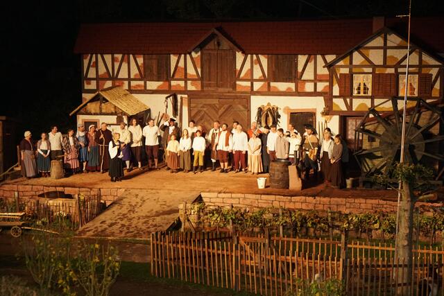 Das Schauspiel Michelswasser zeigte eindrucksvoll das örtliche Geschehen der großen Flutkatastrophe, die in der Michaelis-Nacht 1732 das Erftal verwüstete.