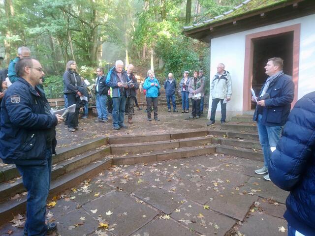 Erste Statio an der Maria-Hilf-Kapelle | Foto: Martin Winkler