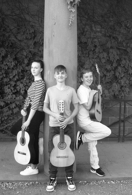Auch das Gitarrentrio der Musikschule Obernburg tritt am 23. Oktober im Bürgerzentrum auf. | Foto: Walter Brescher