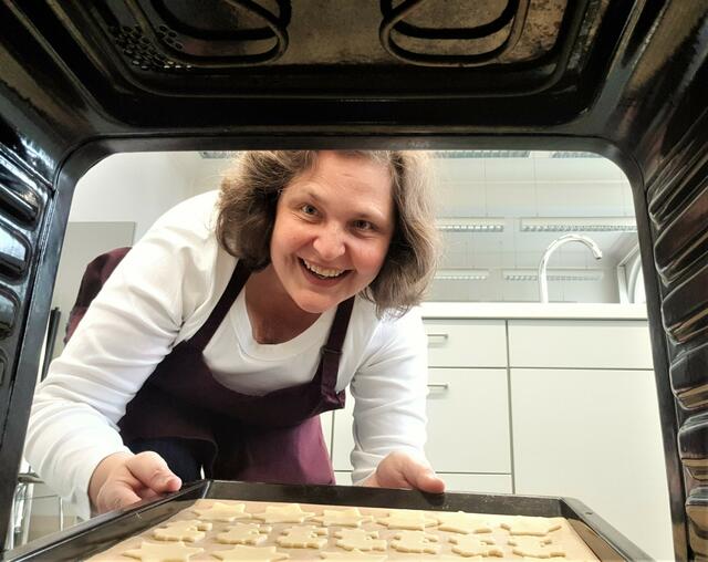 Mit der Umluftfunktion können mehrere Bleche gleichzeitig gebacken werden. | Foto: Katja Sander