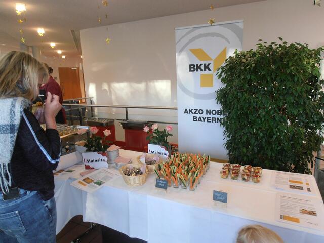 Mainsite reichte Probiergläschen in der Pause. 