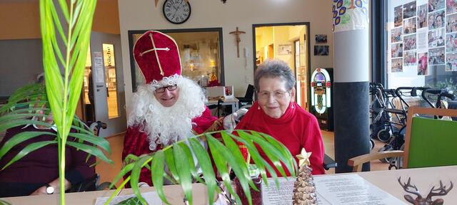Ob groß oder klein - die Freude über den Besuch des Nikolauses ist immer da.