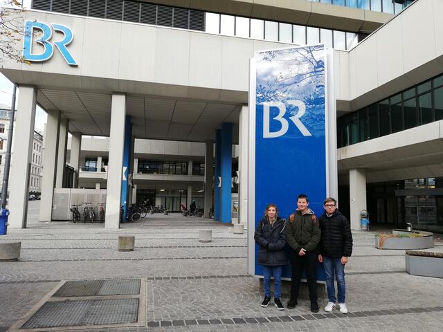 Vor dem Bayerischen Rundfunk in München | Foto: Brigitte Hartung-Bretz