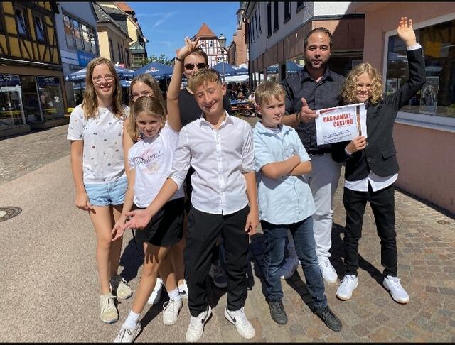 Das Ensemble von "Das Hamlet-Casting" sagt danke, danke, danke! | Foto: News Verlag Miltenberg