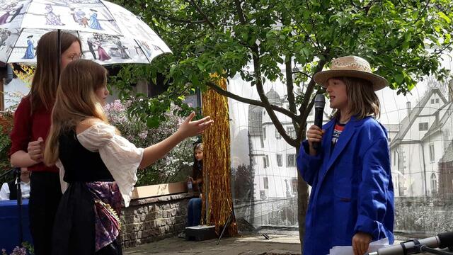 Der Hausmeister wollte doch nur die Heizung reparieren - und zack, bekommt er die Rolle! | Foto: Theaterverein