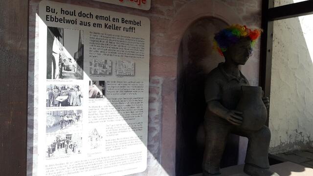 Das Apfelweinbub´- Denkmal in der Kaisergasse - mehrmaliger Ort der Open-Airs des Vereins | Foto: Theaterverein Die Granatsplitter e.V.