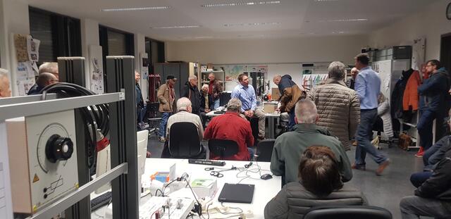 Viel los in der Hochschule beim Vortrag der Prof.Hartmann und Mann über Balkonkraftwerke. | Foto: ÖDP Winter