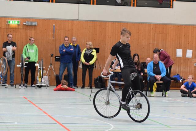 Kunstradfahren schult Koordination, Konzentration sowie eine schnelle Reaktion. | Foto: Familie Park