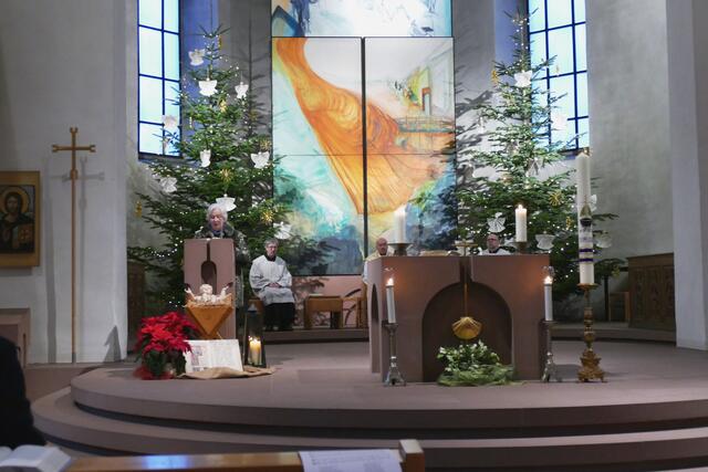 Schon am Morgen fand in der Stadtpfarrkirche zusammen mit der Fischer- und Schifferzunft ein Festgottesdienst statt.