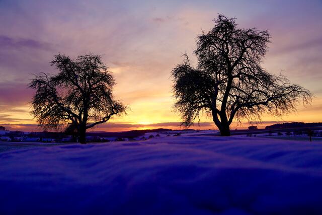 "Land unter!"  - Magischer Sonnenuntergang im Odenwald bei Miltenberg-Wenschdorf.