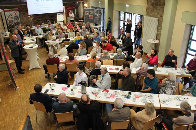 Intensive Diskussionen von "Krieg und Frieden" bis "Engagement und Ehrenamt". | Foto: Hilmar Rothermich