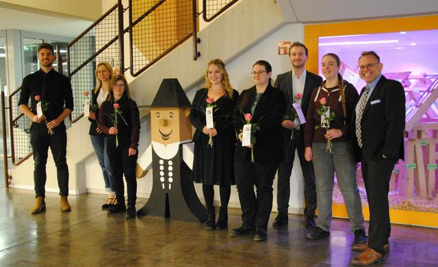 Zum Valentinstag bekam jeder PreisträgerIn eine Rose zum Valentinstag geschenkt.