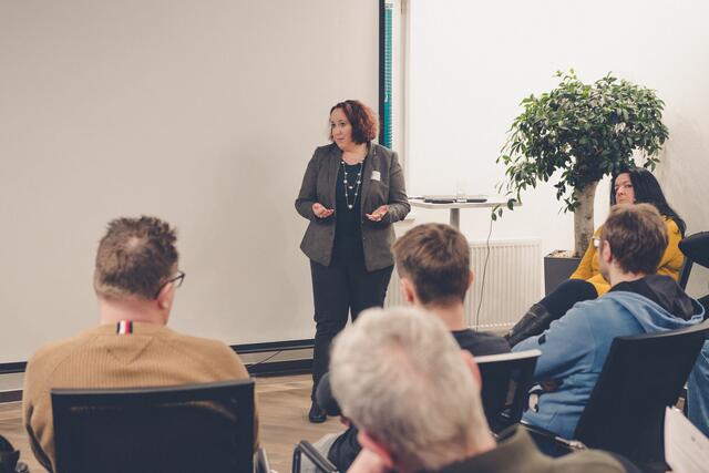 Kerstin Hoffmann, Konrektorin Parzival-Mittelschule Amorbach beim Forum für das Handwerk am 8.2.23 im News Verlag Miltenberg. Sie stellte den Tag der Betriebe vor, der in der Parzival-Mittelschule Amorbach stattfindet. | Foto: News creativ
