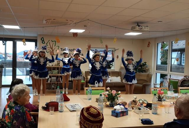 Stimmungsvoller Auftritt durch die Gardetanzgruppe aus Rüdenau in der BRK Tagespflege Miltenberg | Foto: I.Knecht