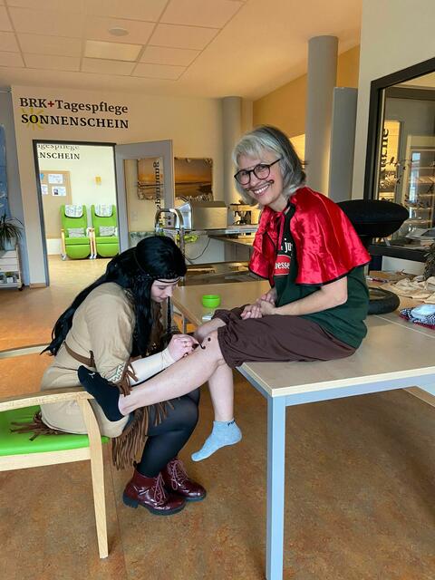 Schminken für den Auftritt! | Foto: I.Knecht