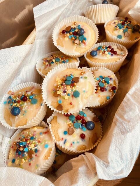 Ein WhatsApp-Aufruf brachte knapp 400 (!) Muffins für den Wörther Kinderfasching. Vielen Dank an alle Bäckerinnen. Ihr seid spitze!