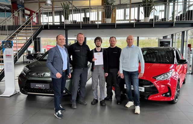 Christian Brauch wurde für seine besonderen Leistungen während der Ausbildung zum Mechatroniker ausgezeichnet.