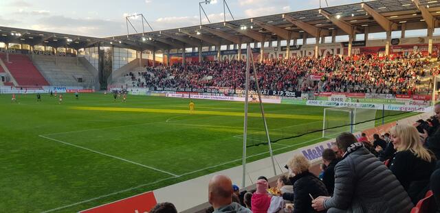 Stadion in Offenbach z. 6000 Zuschauer | Foto: Wolfgang Winter