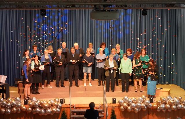  Ein besonderes Chor-Konzert im Großheubacher Gemeinschaftshaus präsentierte Acalanto (Bild) mit Canta Nova aus Kleinheubach und Da Capo aus Klingenberg. Foto Roland Schönmüller