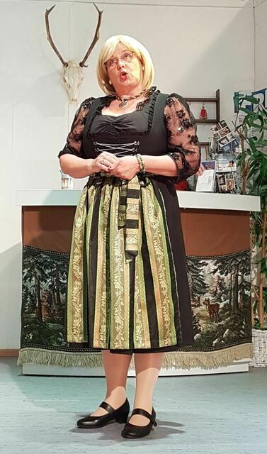 Renate Miltenberger in ihrer Rolle als Schlagerstar Marianne Rödel.