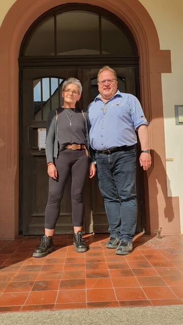 Christine Menzel, Leiterin des Jugendtreffs und Bürgermeister Gernot Winter aus Großheubach. | Foto: privat