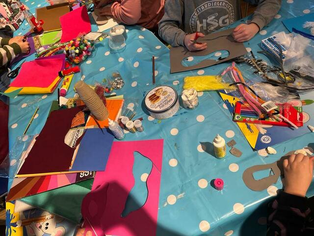 Das Jugendzentrum Obernburg bietet verschiedene Bastel- und Zeichenmaterialien zum kreativen Gestalten. | Foto: privat