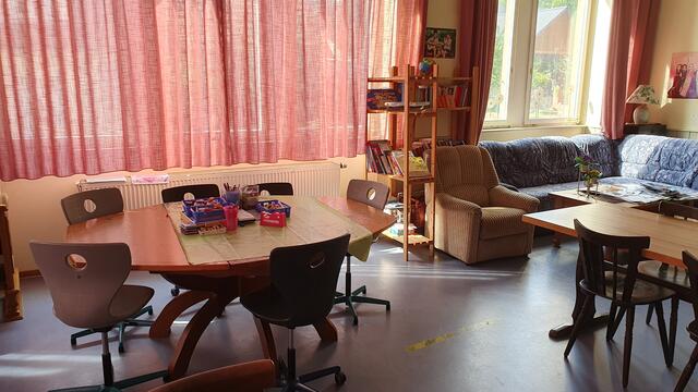 Ausreichend Platz zum Chillen oder um gemeinsam Spiele zu spielen ist im Jugendtreff Großheubach.  | Foto: privat