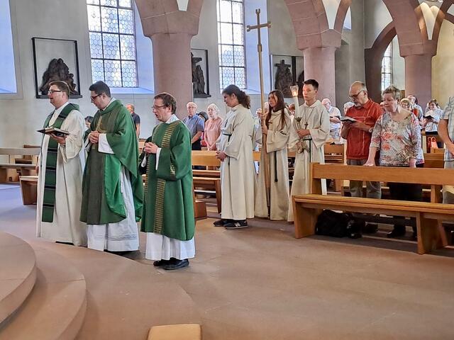 Nachprimiz von Neupriester Tommy Reißig (Mitte) in der Pfarrkirche St. Jakobus, Miltenberg | Foto: Martin Winkler