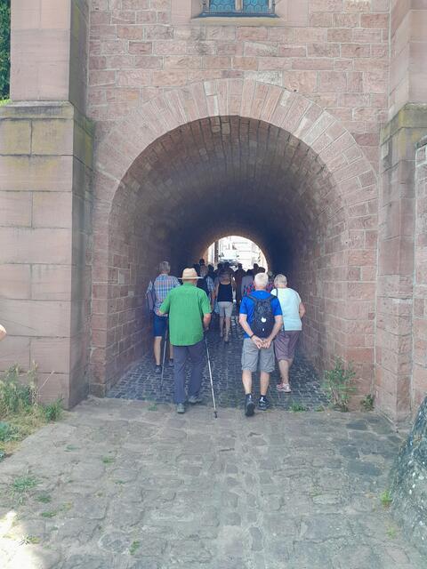 Auf dem Weg zur Kirche | Foto: Ferdinand Lang
