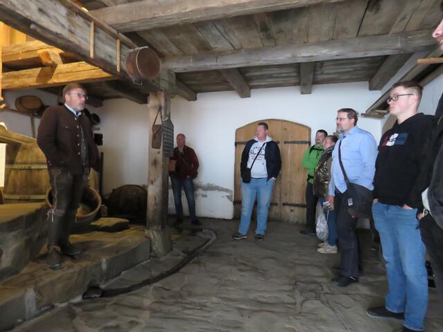 Die Gruppe auf dem geführten Rundgang durch das Markus Wasmeier Freilichtmuseum. | Foto: THW Miltenberg 