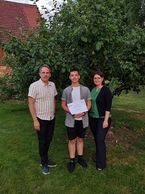 Vertreter des Hermann-Staudinger-Gymnasiums bei der Preisübergabe | Foto: HSG Erlenbach